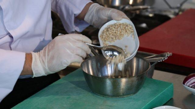 Hurma soslu patlıcanlı kuzu yapmak için buğday risotto nasıl yapılır?