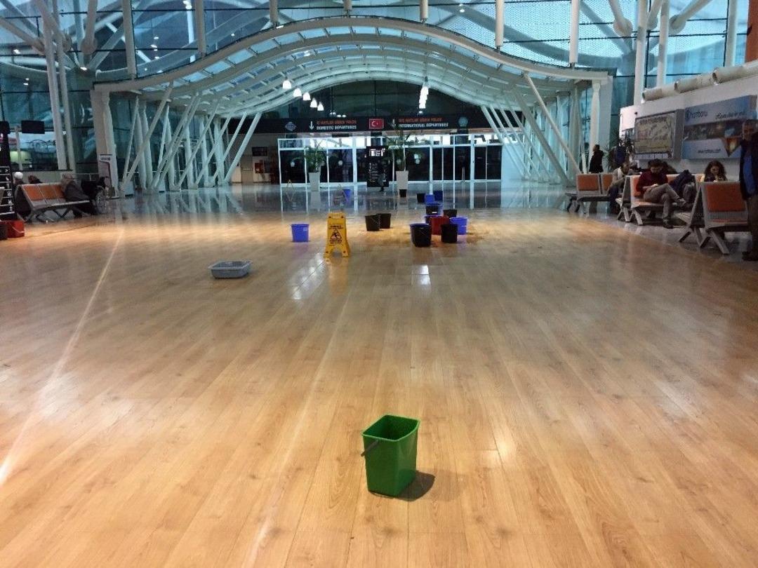 Hatay&rsquo;da Su Akıntısına Kovalı &Ccedil;&ouml;z&uuml;m