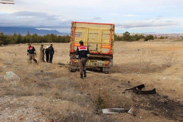 Karaman’da Şarampole İnen Tırın Sürücüsü Ölümden Döndü