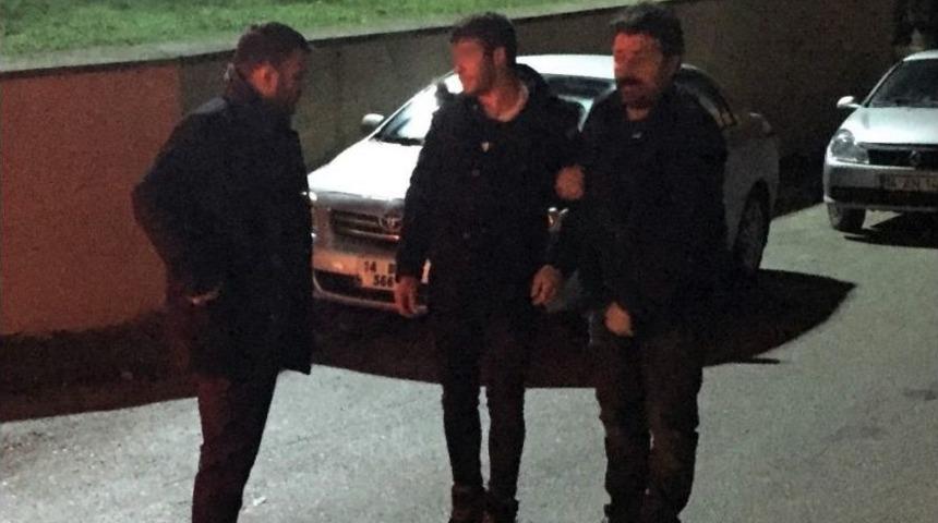 Sevgilisini Kıskan&ccedil;lık Nedeniyle Tarlada Bı&ccedil;aklayıp Ka&ccedil;tı