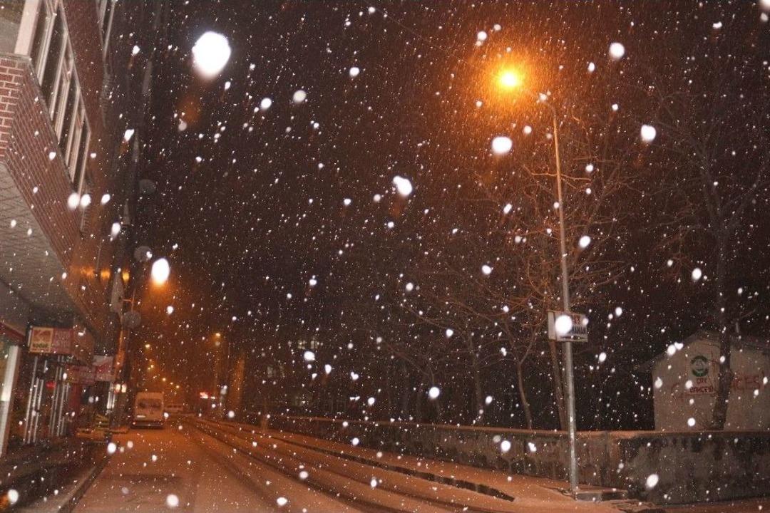 Ağrı Beyaza B&uuml;r&uuml;nd&uuml;