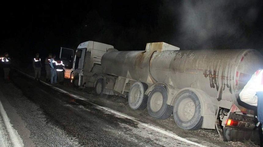 Tankerden Yola Asit Aktı