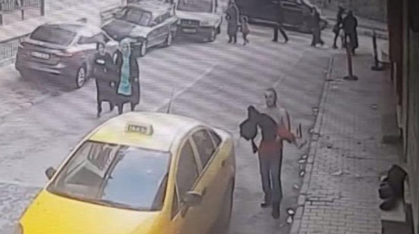 (özel) Cinnet Geçiren Babanın Küçük Kızının Boğazına Bıçak Dayadığı Anlar Kamerada