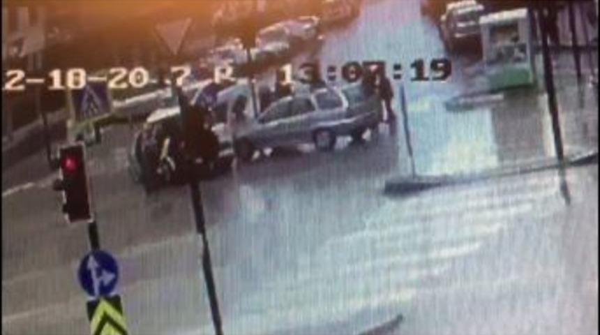 Kafa Kafaya B&ouml;yle &Ccedil;arpıştılar