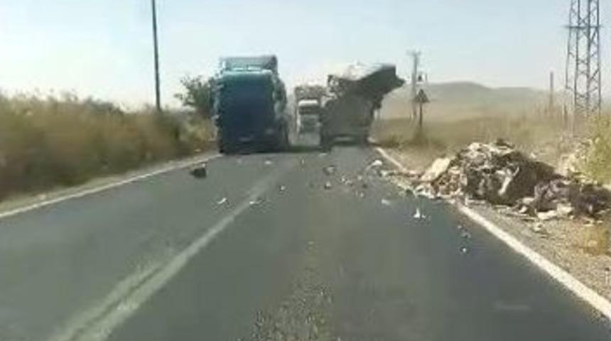 Aşırı Y&uuml;k Taşıyan Kamyon Tehlike Sa&ccedil;tı