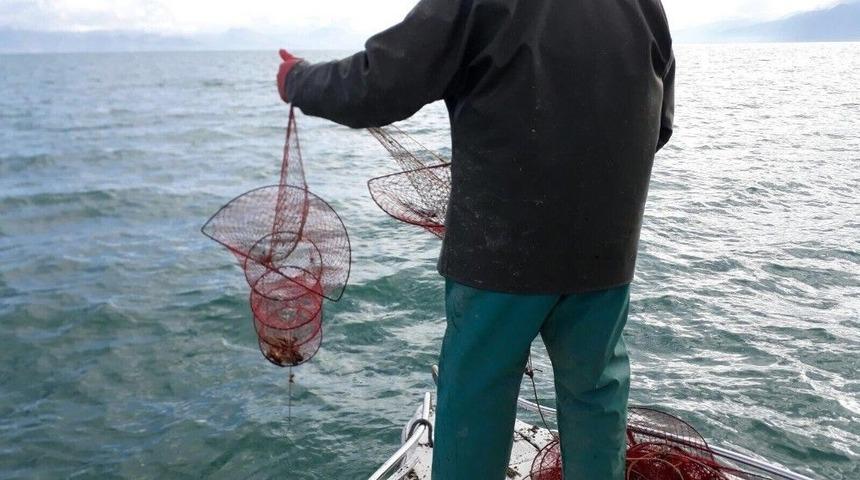 Eğirdir&rsquo;de 960 Adet Kerevit Sepetine El Koyuldu