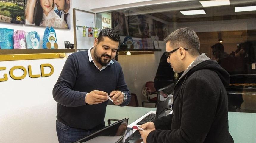 Fotoğrafçıların Taşeron Mesaisi