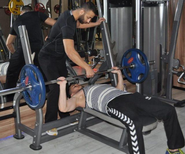 Sporcuların Protein İçin Sürekli Tavuk Tüketmeleri Yanlış