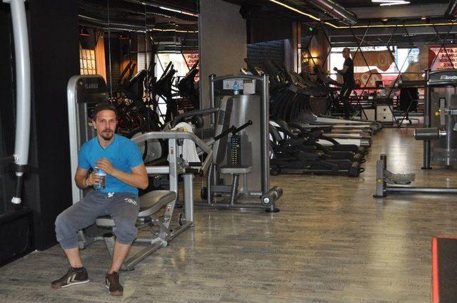 Sporcuların Protein İçin Sürekli Tavuk Tüketmeleri Yanlış