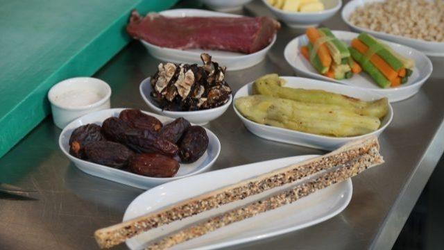 Hurma soslu patlıcanlı kuzu yapımı için gerekli malzemeler nelerdir?