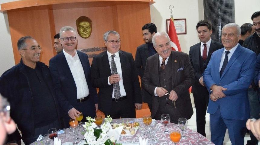 Vali Deniz, İş Merkezinin Lasmanına Katıldı