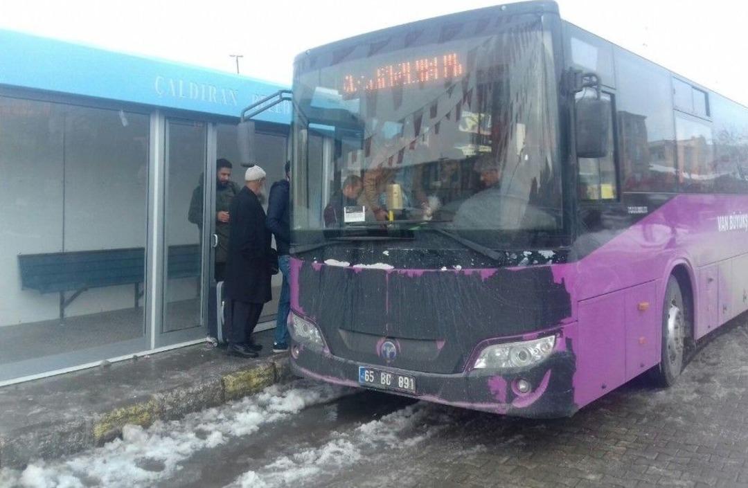 T&uuml;rkiye&rsquo;nin En Soğuk İl&ccedil;elerinden &Ccedil;aldıran&rsquo;a Isıtmalı Ve Kitaplıklı Durak