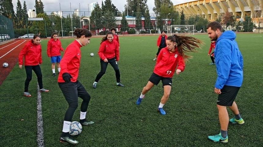 Konak Belediyespor&rsquo;da Hedef: Namağlup Şampiyonluk