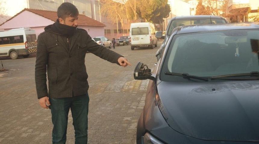 Ara&ccedil;ların Dikiz Aynalarını Kırdılar