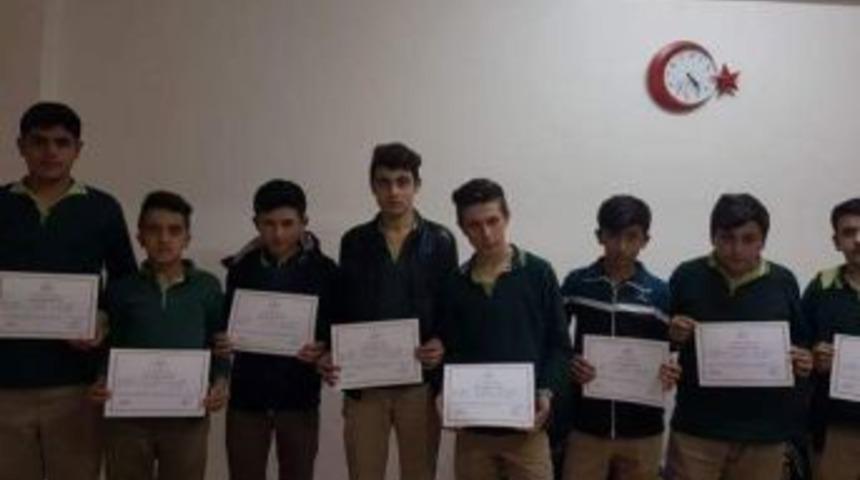 Hijyen Kursunu Başarıyla Bitiren &Ouml;ğrencilere Belgeleri Verildi