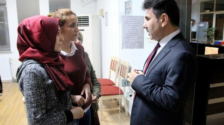 Rekt&ouml;r Karacoşkun&rsquo;dan &Ouml;ğrencilere Moral Ziyareti