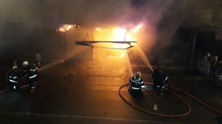 Şarjda Unutulan Ak&uuml; Yangına Neden Oldu