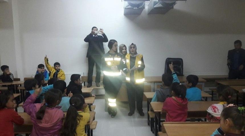 İlkokulu &Ouml;ğrencilerine &lsquo;yaşama Yol Ver&rsquo; Projesi Anlatıldı