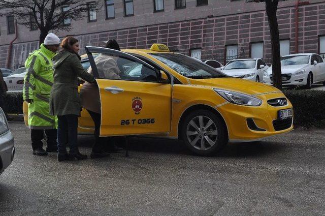 Trafik Polisinden Alkışlanacak Hareket