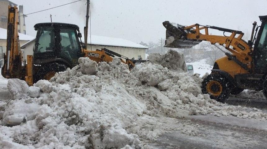 Bing&ouml;l&rsquo;de Kapalı Olan K&ouml;y Yollarında &Ccedil;alışmalar S&uuml;r&uuml;yor