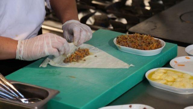 Girit mantısı nasıl sarılır?