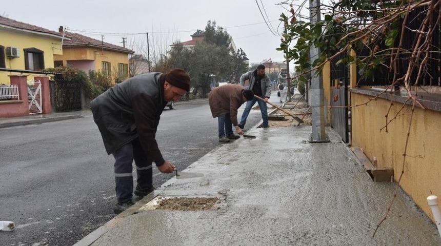 Alaşehir&rsquo;de Kaldırımlar Ve Yollar Yenileniyor