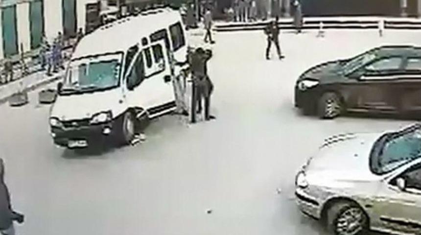 Hastane Bah&ccedil;esinde G&uuml;venlik G&ouml;revlisini Darp Etti