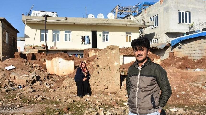 Evi Yıkılan Aile, Uzanacak Yardım Elini Bekliyor