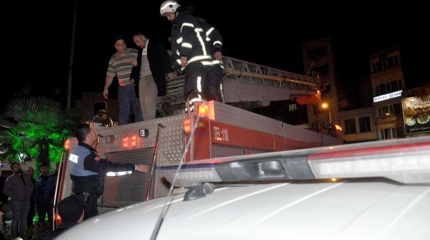 Elektrik Direğinden Atlamaya Kalktı