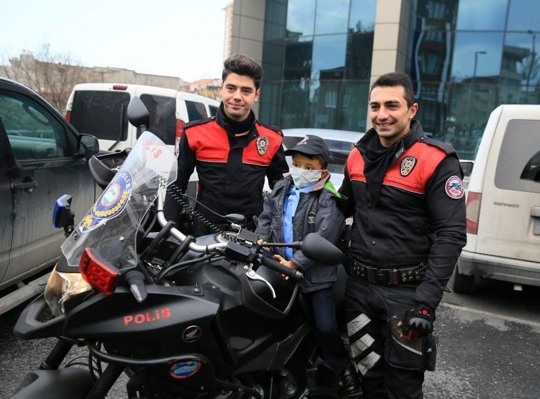 6 Yıldır Karaciğer Yetmezliği Tedavisi G&ouml;ren 7 Yaşındaki Mehmet&rsquo;in Polislik Hayali Ger&ccedil;ekleşti