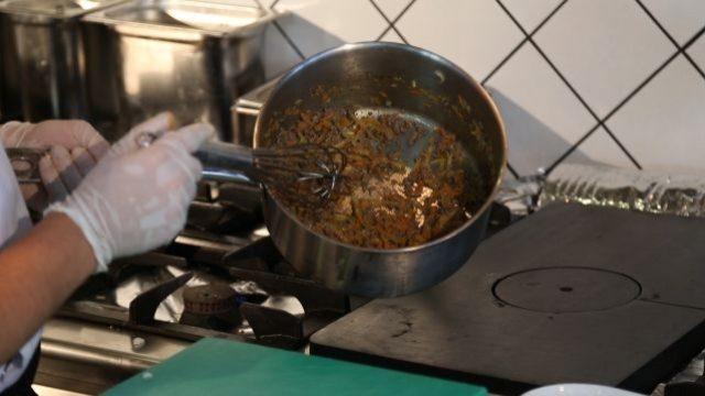 Girit mantısı yapmak için iç nasıl hazırlanır?