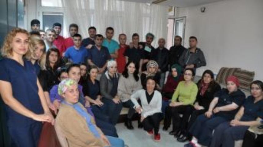 Sağlık &Ccedil;alışanlarından Kadro Tepkisi