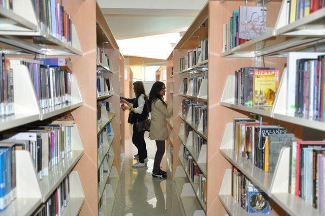 Adıyaman Üniversitesi Kütüphanesinde Kitap Sayısı Her Geçen Gün Artıyor