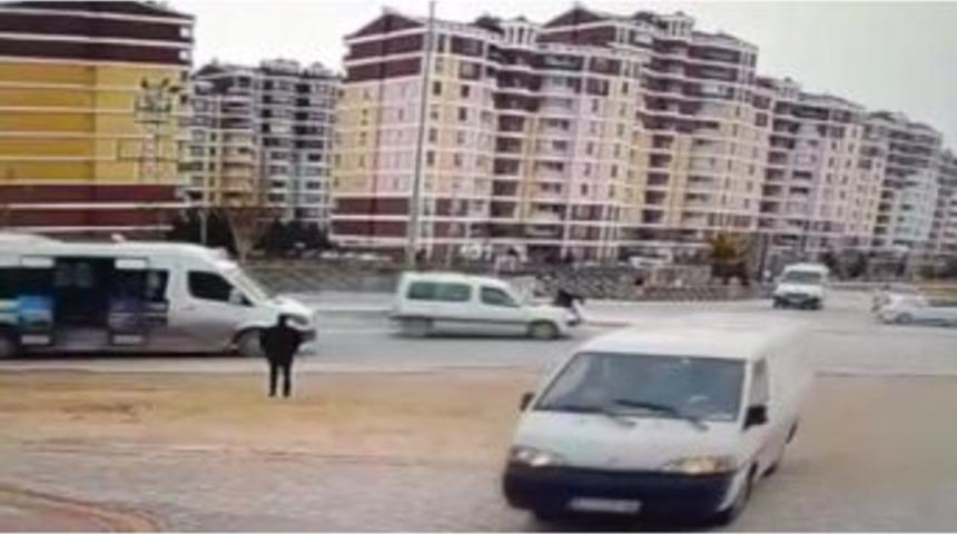 Bir Anlık Dikkatsizlik Canına Maloldu