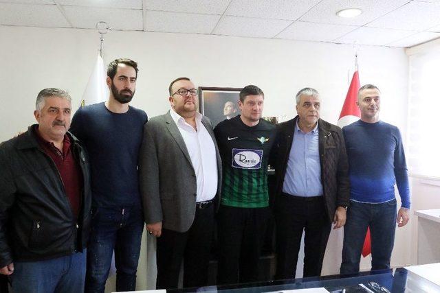 T.m. Akhisarspor, Seleznyov’u Kadrosuna Kattı