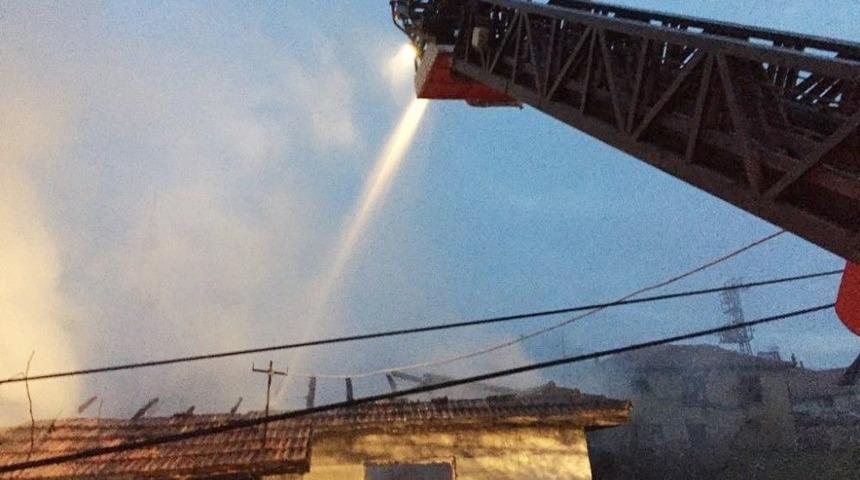 Emet&rsquo;te Ev Yangını