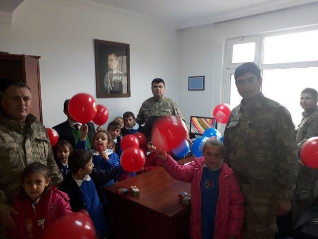 Tokat’ta Köy Okulu Öğrencileri Jandarmayı Ziyaret Etti