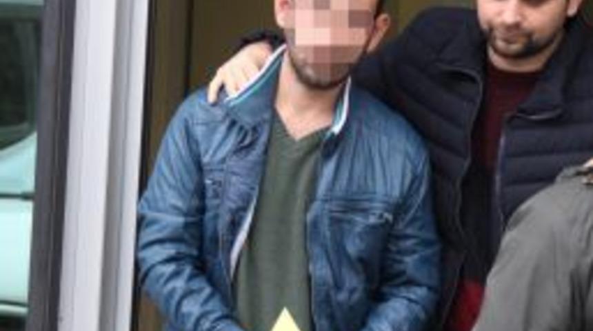 Polisi G&ouml;r&uuml;nce Uyuşturucuyu Yere Attı, Tutuklandı