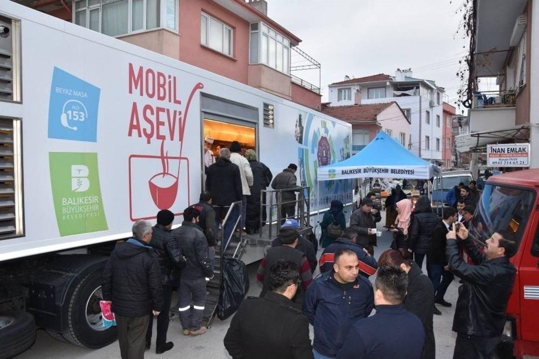 B&uuml;y&uuml;kşehir&rsquo;den Vatandaşlara Sıcak &Ccedil;orba İkramı