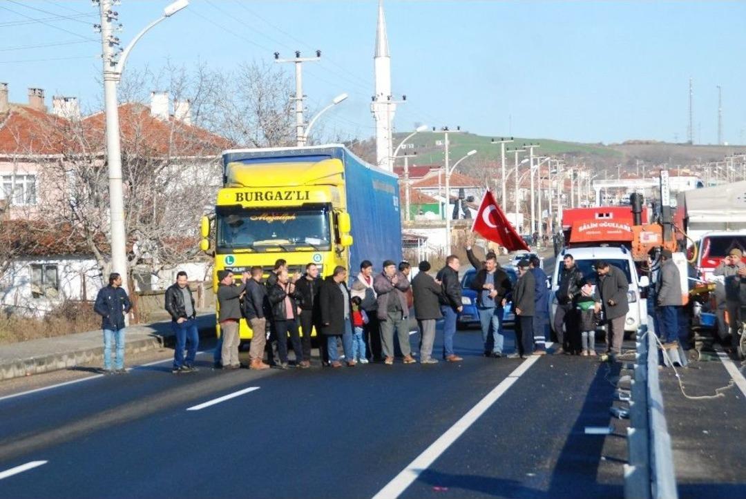 Mahalleli Bariyere Karşı Bu Kez Etten Duvar &Ouml;rd&uuml;