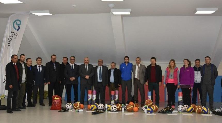 Esentepe Hastanesi&rsquo;nden Eğitime B&uuml;y&uuml;k Destek