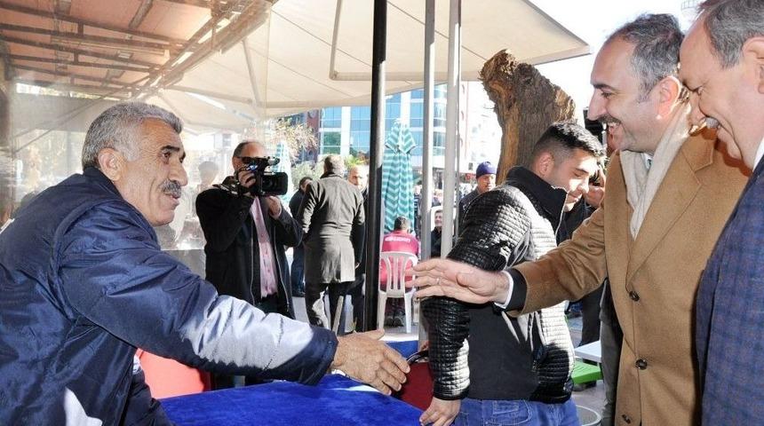 Bakan G&uuml;l, İzmirlilerle Buluştu