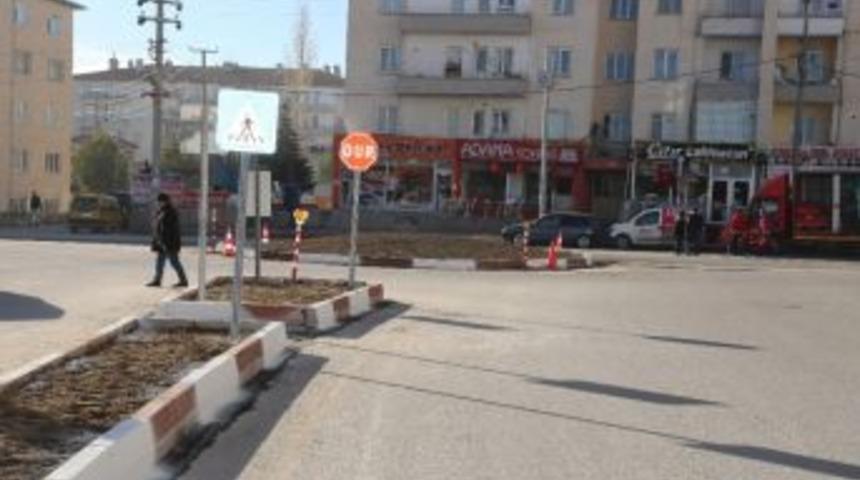 Niğde&rsquo;de Hastaneler Yolunda Kavşak &Ccedil;alışması Yapıldı