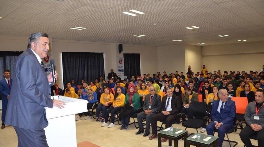 Rekt&ouml;r Taşaltın Lise &Ouml;ğrencileriyle Buluştu