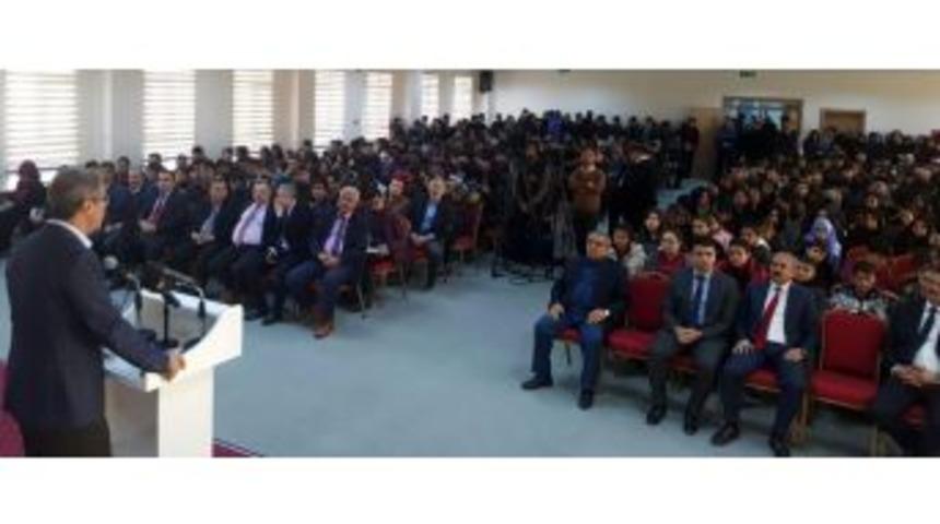 Başkan Akay, B&uuml;nyan Kariyer G&uuml;nleri&rsquo;nin Konuğu Oldu