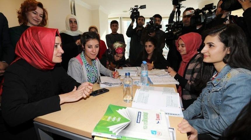 Bakan Kaya’dan Öğrencilere Tavsiyeler