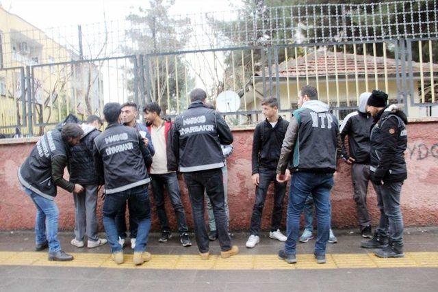 Diyarbakır Polisinden Okul Çevrelerinde Denetim