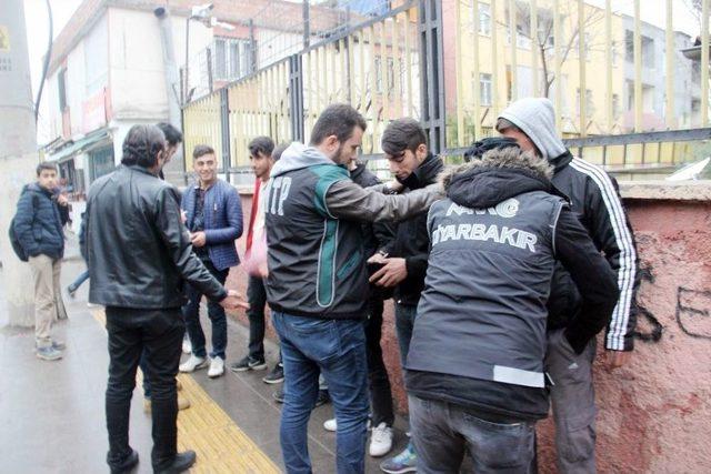 Diyarbakır Polisinden Okul Çevrelerinde Denetim