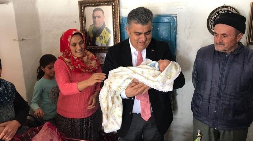 Başkan &Ouml;zg&uuml;ven, Minik Fethi Sekin&rsquo;i Unutmadı