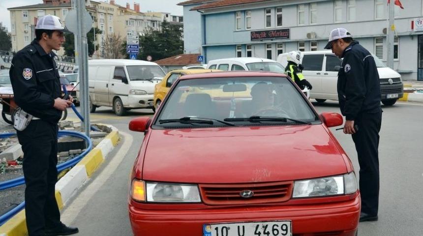 Trafik Ekiplerinden Kavşak Uygulaması